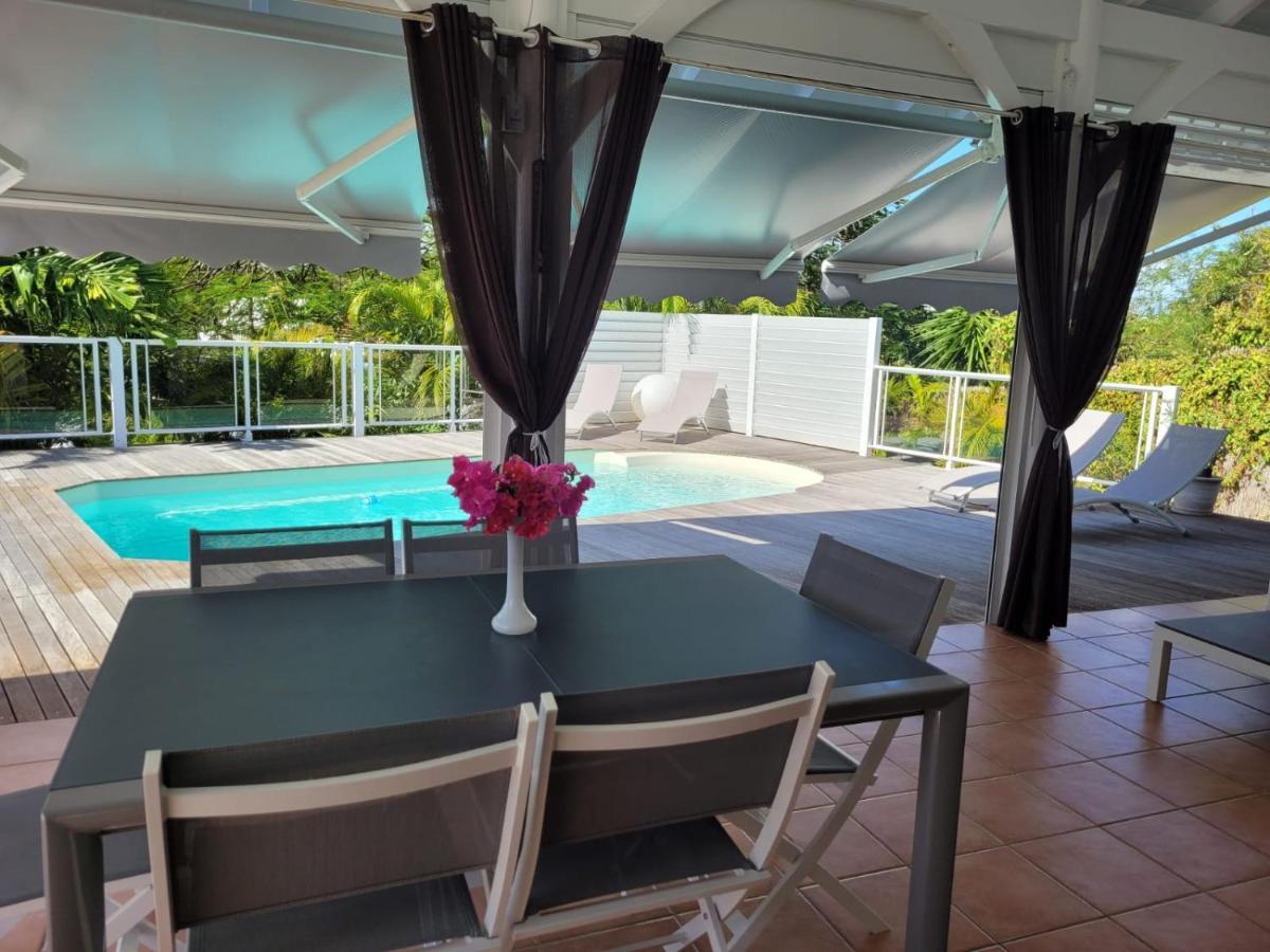 סן-פרנסואה Villa Ste Marthe Avec Piscine, Grande Terrasse, Jardin Intime Et Citerne D'Eau מראה חיצוני תמונה